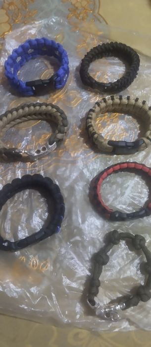 Браслеты самодельные.