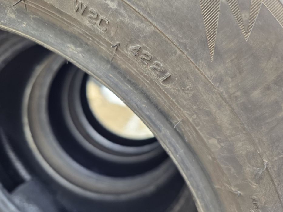 Anvelope de iarna 215-65r17 Bridgestone