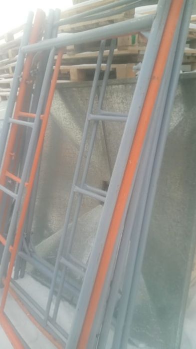 Продам лиса небольшой стеллаж металлическая дверь