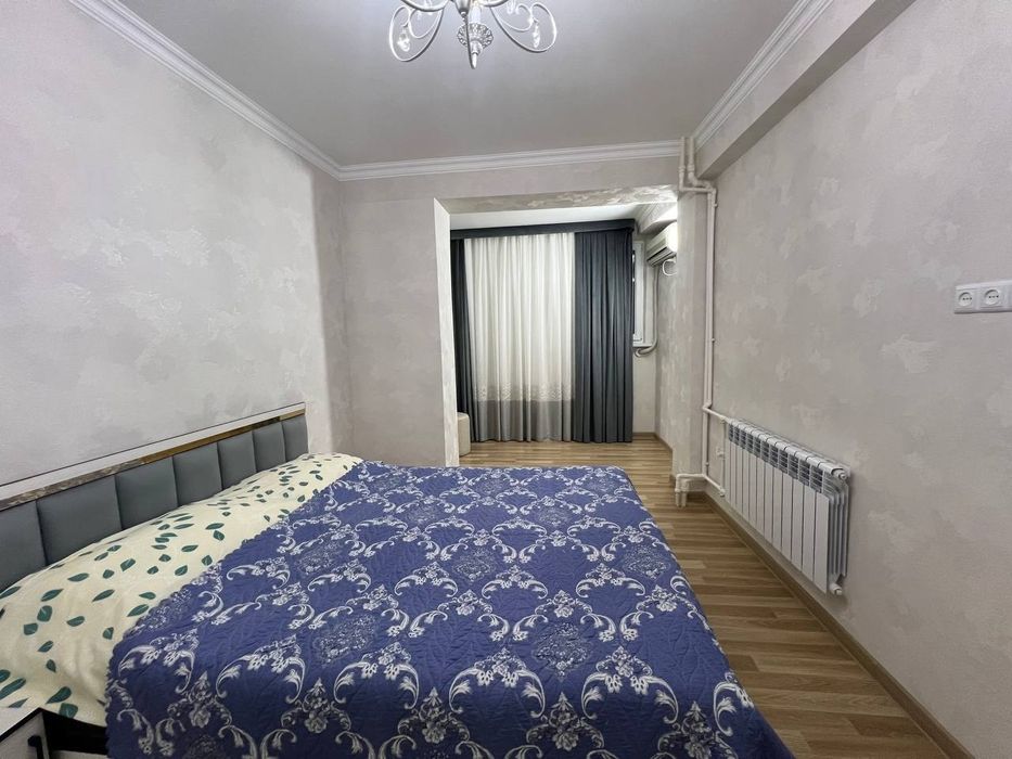 2- Комнатная,  Космонавтов  Метро рядом ( Аренда Квартиры)