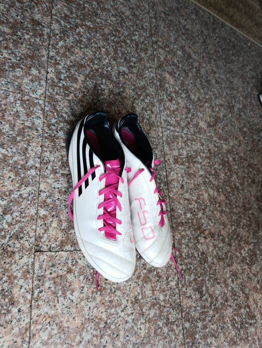 Vând adidas F50 adizero 2010 foarte rari pentru colectionari cu crampoane netocite