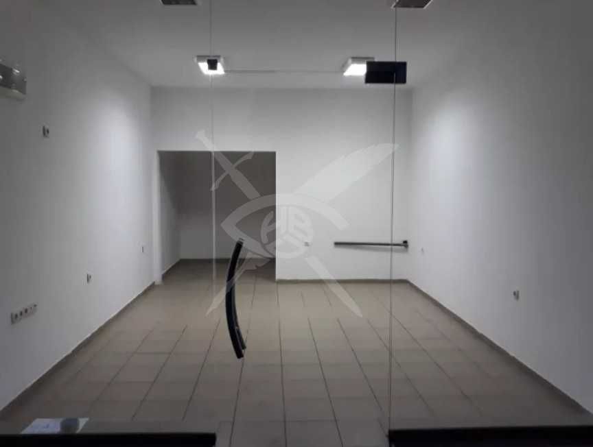 Дава се под наем Магазин в Пловдив, Кючук Париж - 31 кв.м за 348.84 € - Снимка #3