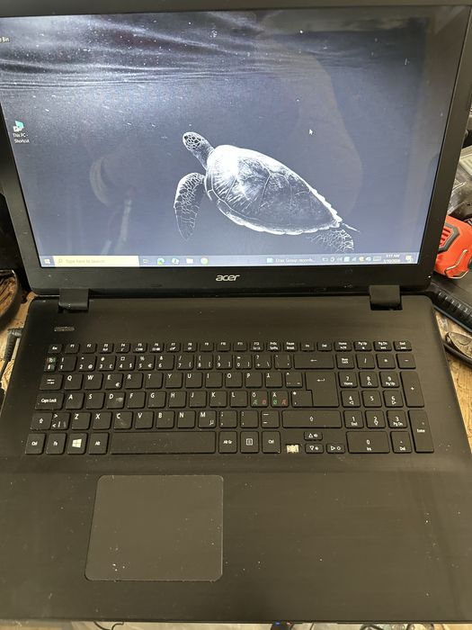 Laptop accer  !!