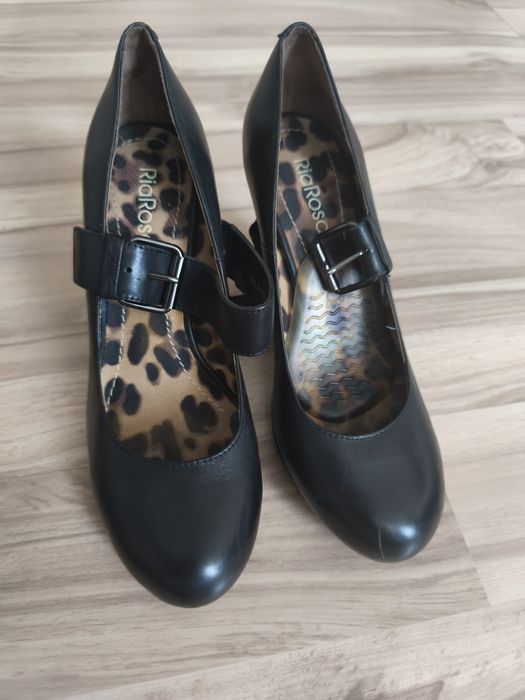 Продается обувь на каблуке