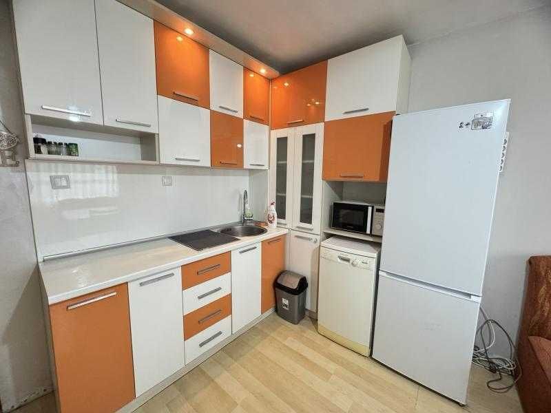 Дава се под наем Тристаен апартамент в Бургас, Възраждане - 70 кв.м за 510 € - Снимка #2