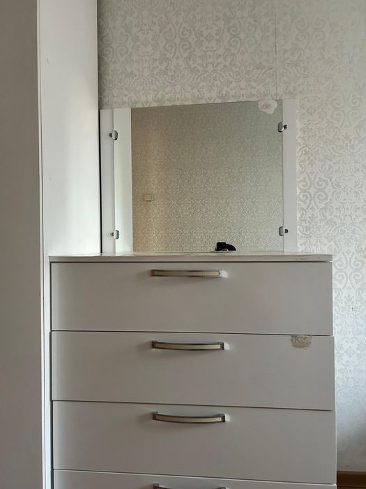 Комод с зеркалом