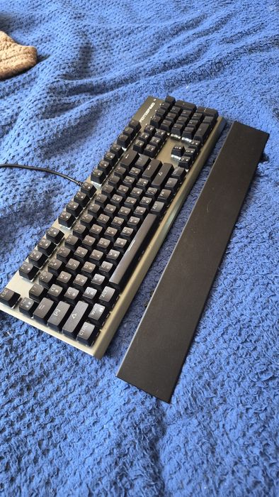 Механическая игровая клавиатура RGB