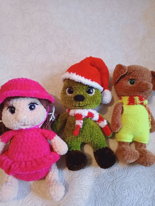 Продам мягкие вязанные игрушки