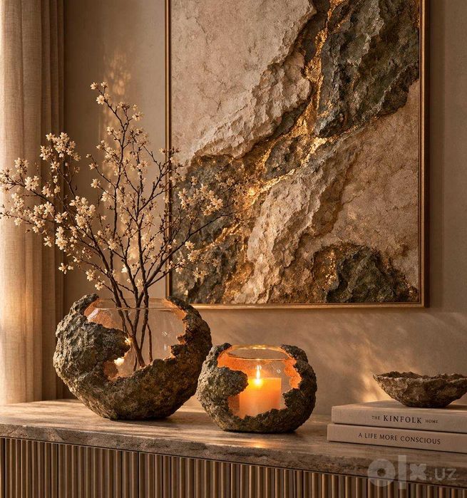 Декоративное панно и подсвечники в эстетике Wabi-Sabi.