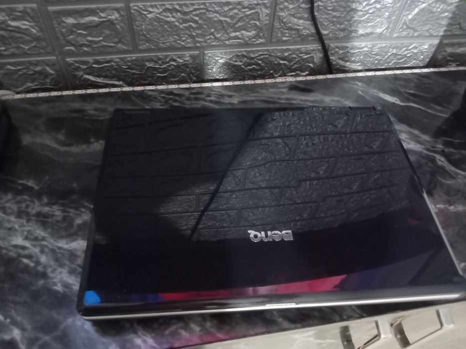 Vând laptop BENQ pentru piese