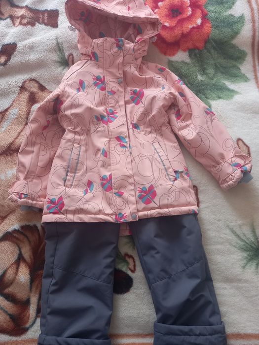 Продам комбинезон для девочки