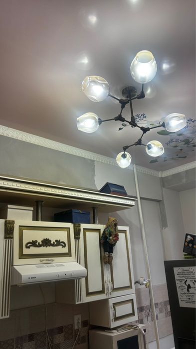 Продам люстры в идельном состояний