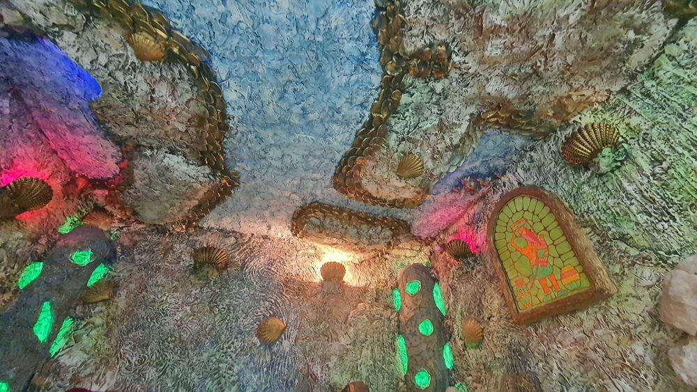 От города Чирчик 7км .Продам виллу на 16 сотках. Все коммуникации.