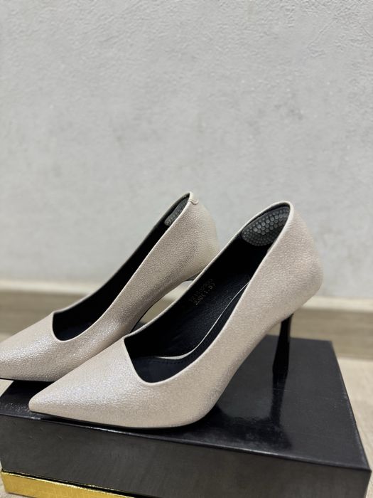 Продам туфли белестящие