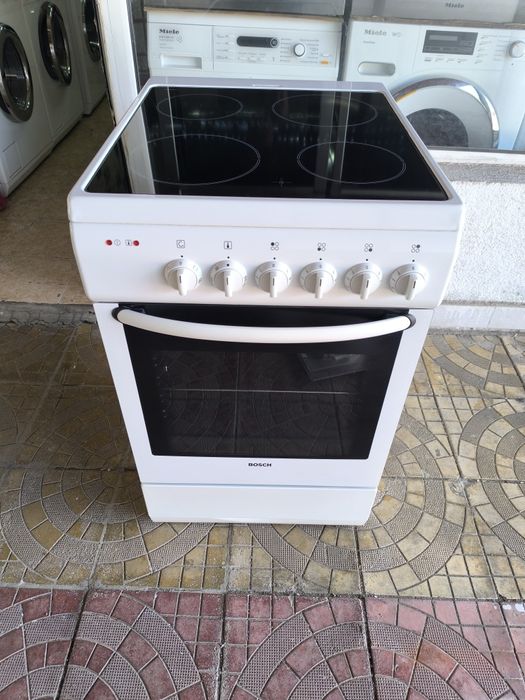 Свободно стояща печка с керамичен плот Bosch  HSS322020  - като нова