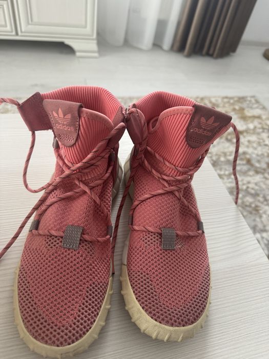 Adidasi roz Adidas