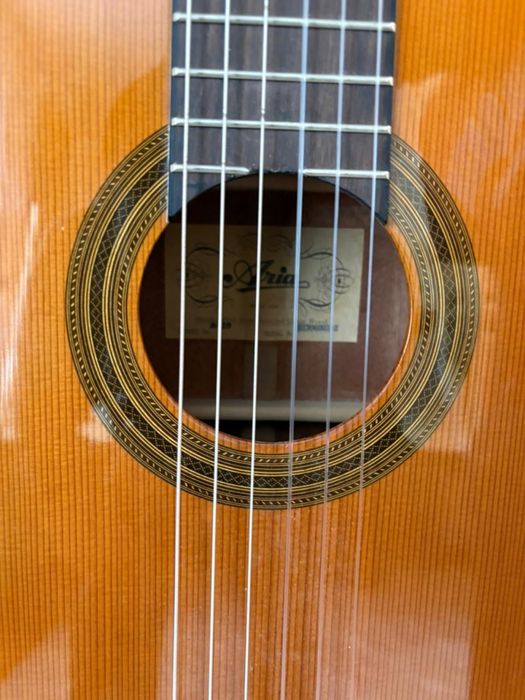 Классикалық гитара сатылады. Aria