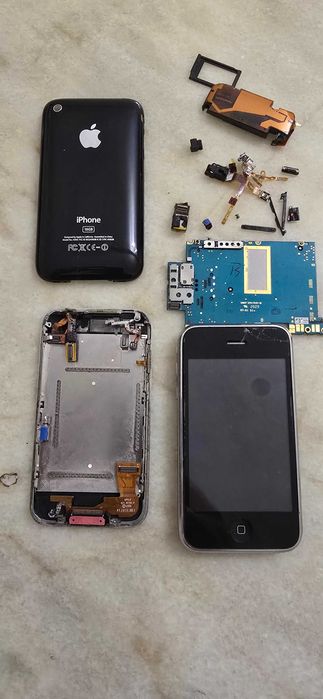 IPhone 3G два за части и два кейса