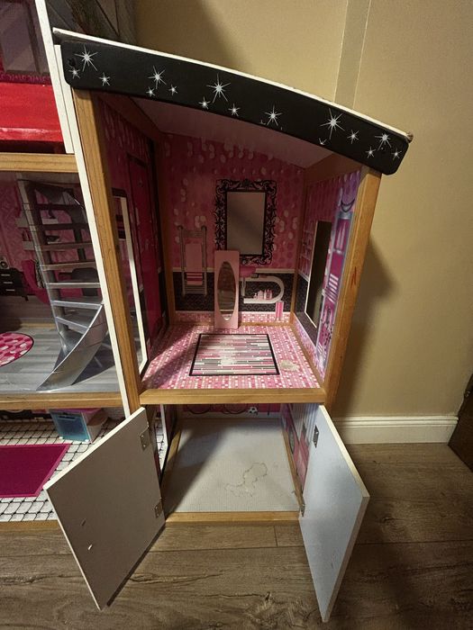 Căsuță de păpuși KidKraft din lemn 135 × 128 cm cu mobilier