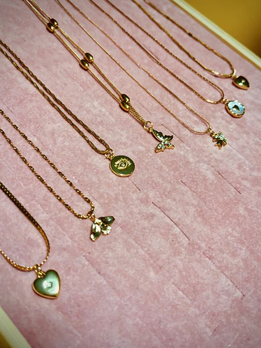Нежни колиета от позлатена медицинска стомана с висулка