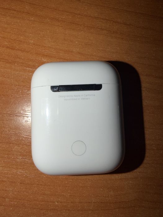 Продам наушники Apple AirPods 2 оригинал.
