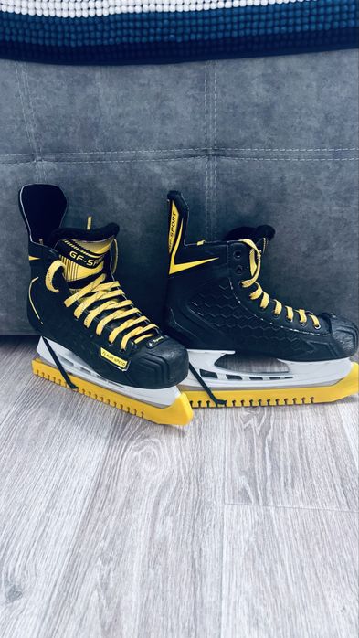 Хоккейные коньки