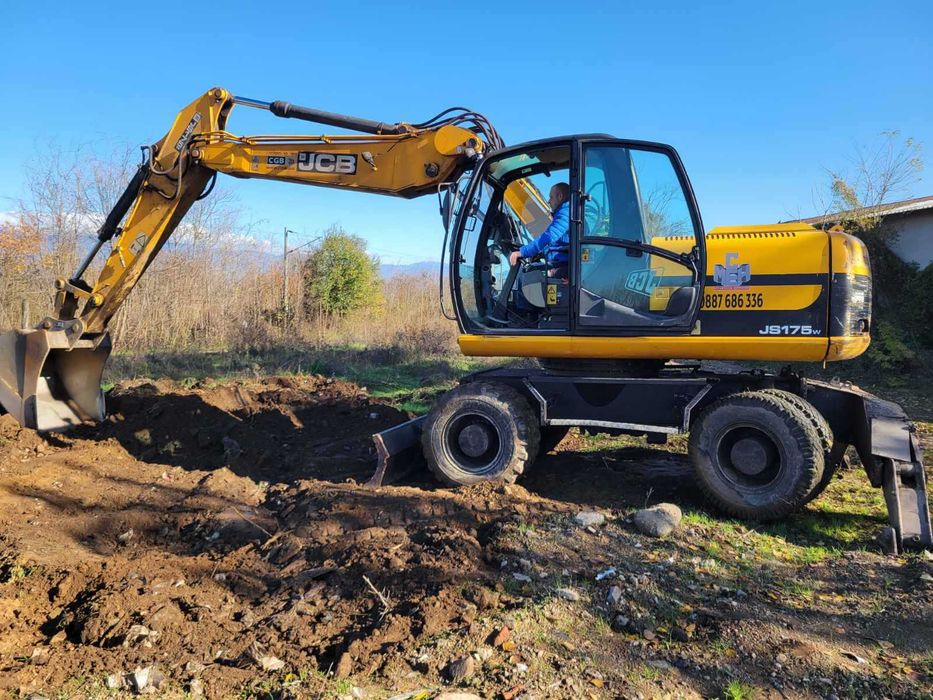 Услуги с въртящ се Багер на колела в райна на гр. Петрич