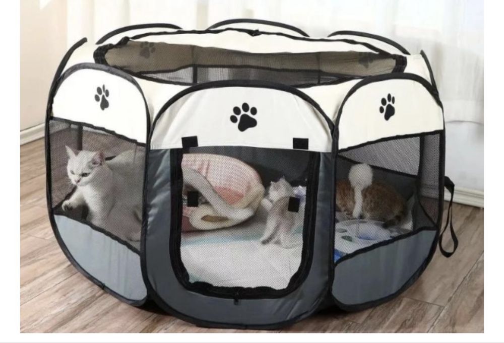 Домик для кошек и собак на замке