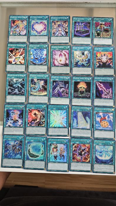 Продавам оригинални Yugioh карти
