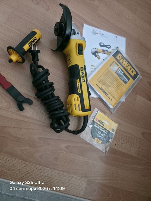 Шлифмашина угловая DeWALT DWE4357