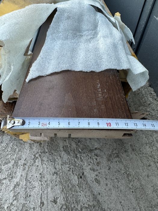 Продам новые плинтуса,двери.