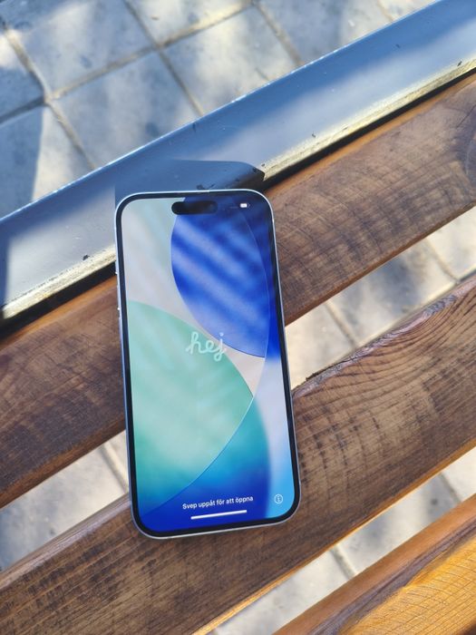 Продам Iphone 15 128gb