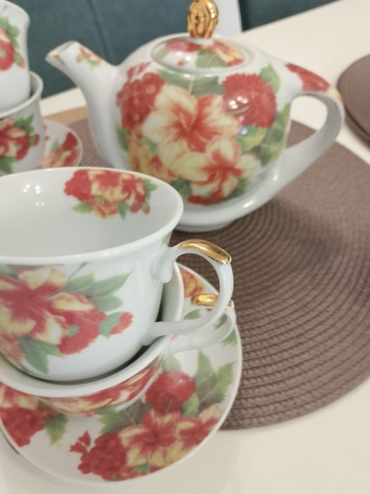 Продавам комплект за чай с кана