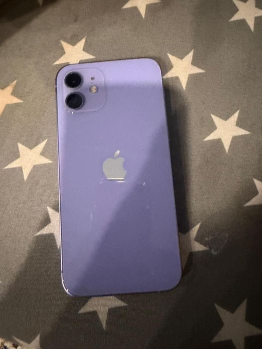 Продам Айфон 12 в хорошем состоянии