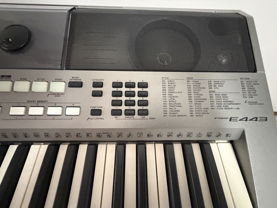 Синтезатор Yamaha E443
