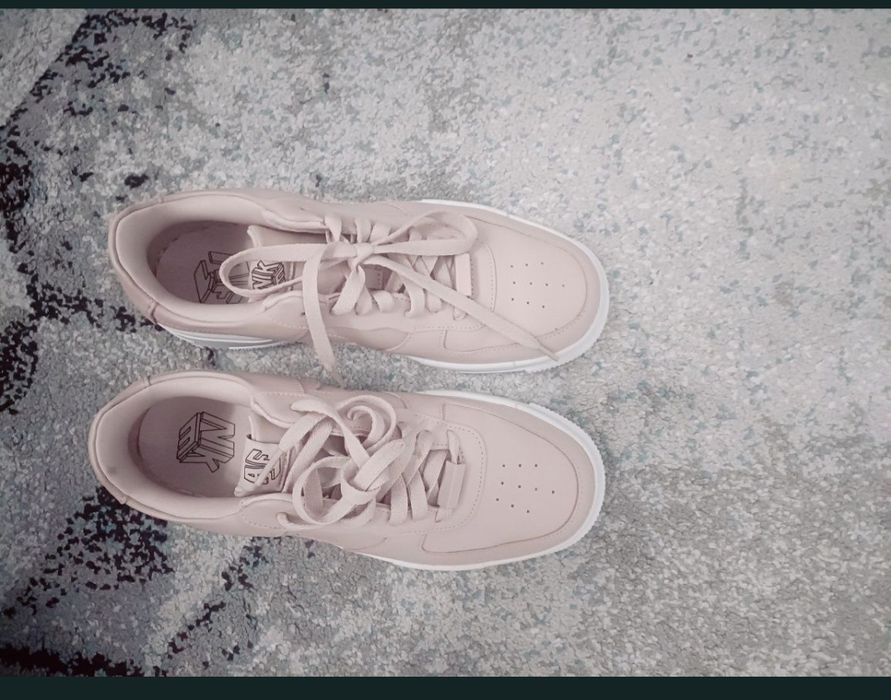 Vând adidași Nike Air Force 1 Pixel