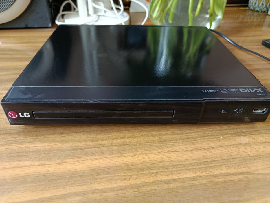 Продам dvd lg dp132
