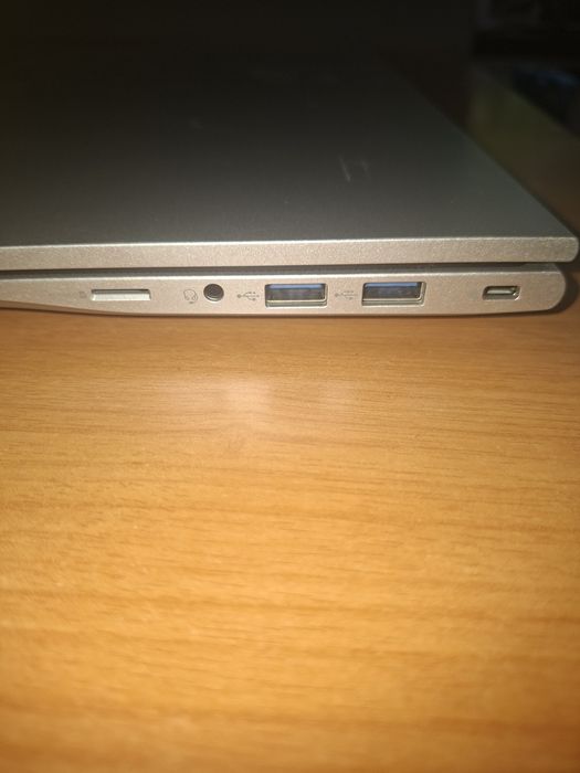 Vând laptop Acer Aspire 512GB 8GB RAM , 2590lei negociabil