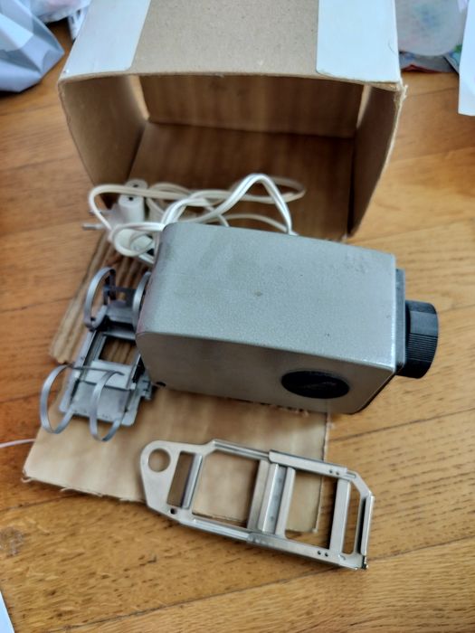 Proiector diafilm - 2 modele diferite+24 diafilme