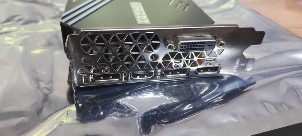 Продавам работеща видео карта ZOTAC GeForce GTX 1060 мини 6 GB