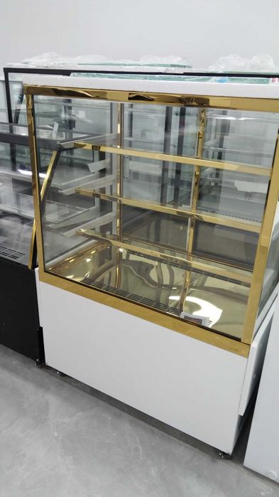 Новый витринный холодильник
