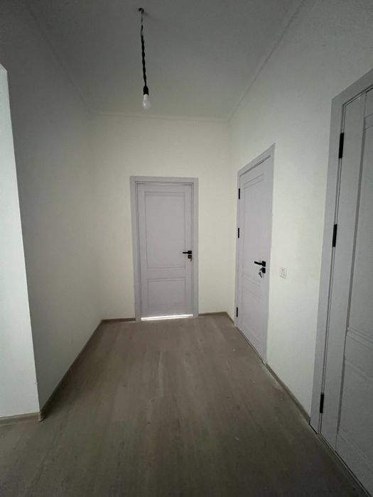 Sokin makon Srochniy 1 xona uy sotiladi. Uy egasidan