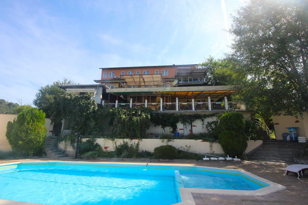 Хотел с басейн в с. Балани, общ. Габрово