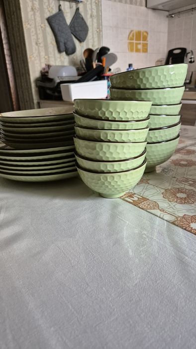 Продам сервиз на 6 пеисон