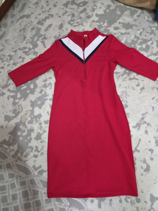 Продам платья для девочки-подростка, размер 38–40,