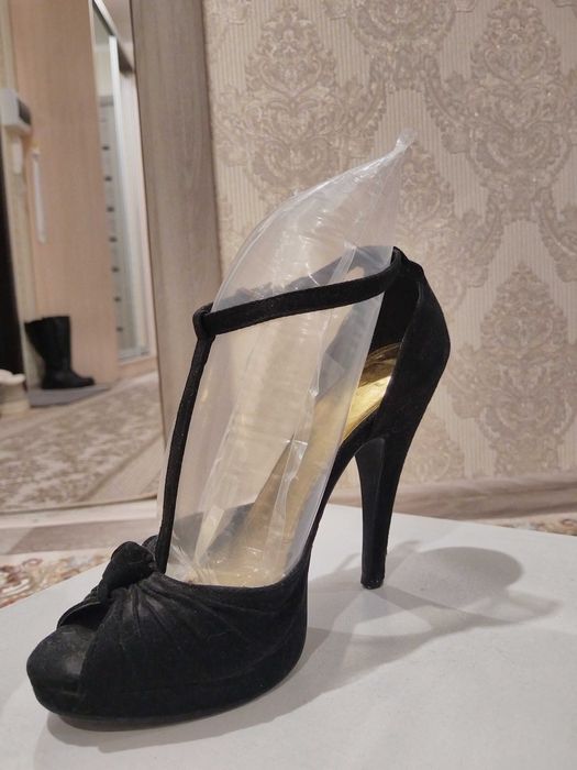 Босоножки замшевые