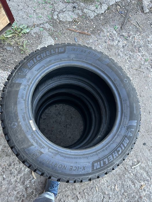 Продам зимние шины комплект