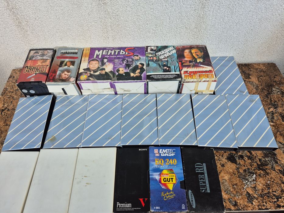 Vând 39 casete video VHS originale colectie filme,seriale limba Rusa