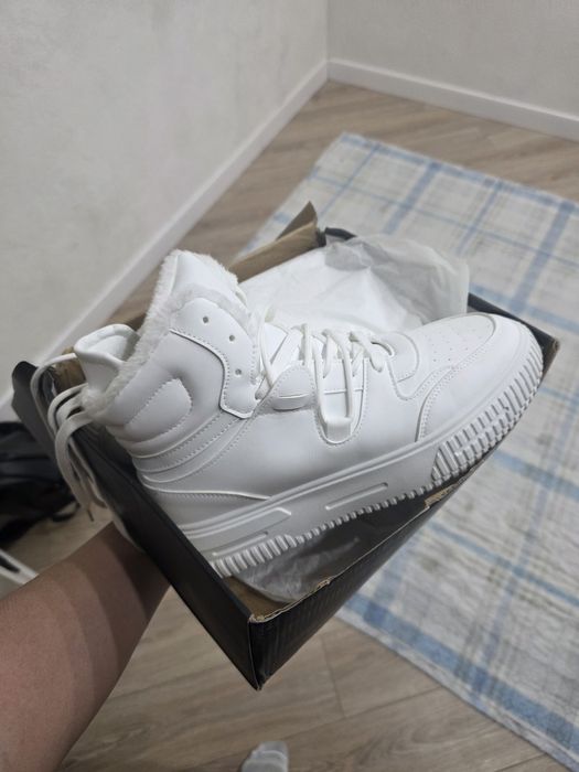 Кроссовки белые 45-46 размер