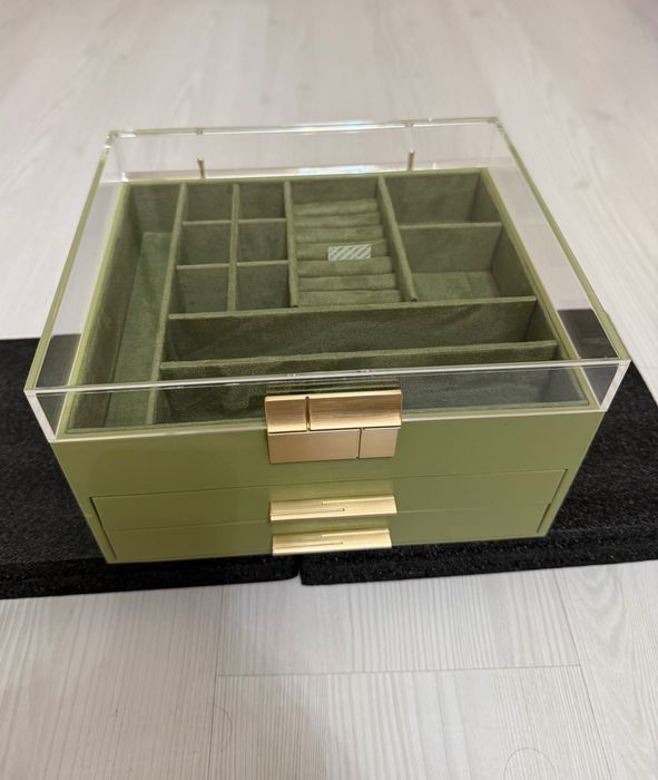 Cutie de design pentru bijuterii - noua